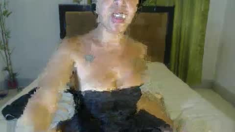 Snapshot of lovenlustxx chatting on 10/19/25, 06:03 lovenlustxx online show from 10/19/25, 06:03