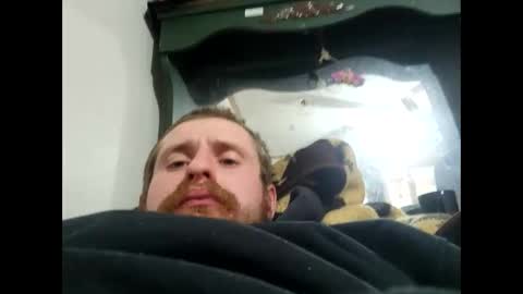 Snapshot of lovepussy1998xb chatting on 12/31/24, 12:21 Lovepussy1998xb online show from 12/31/24, 12:21