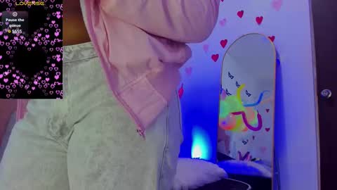 L O V E  online show from 03/02/25, 12:01