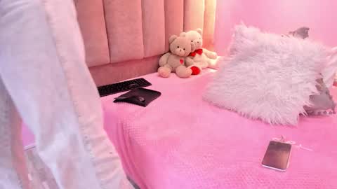 L O V E  online show from 10/09/25, 11:41