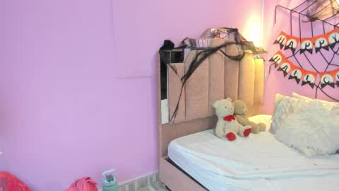 L O V E  online show from 10/24/25, 11:39