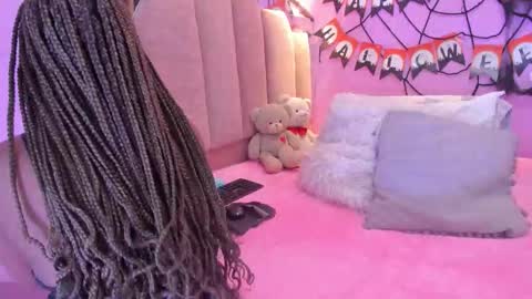 L O V E  online show from 11/04/25, 12:04