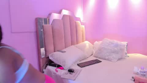 L O V E  online show from 12/17/25, 11:49