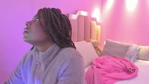 L O V E  online show from 12/19/25, 11:50