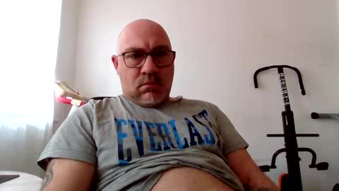 Snapshot of lover010983 chatting on 03/11/25, 08:52 lover010983 online show from 03/11/25, 08:52