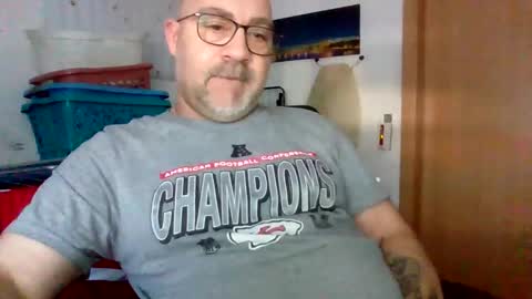 Snapshot of lover010983 chatting on 02/05/26, 11:37 lover010983 online show from 02/05/26, 11:37