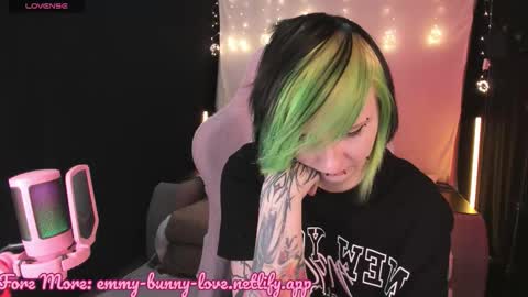 Snapshot of lover_emmy chatting on 10/26/25, 02:45 Emmy online show from 10/26/25, 02:45