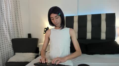 loverisu online show from 11/05/25, 07:36