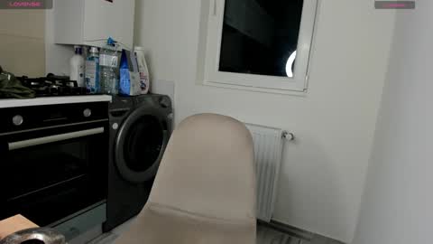 Snapshot of lovermike_ chatting on 12/18/24, 12:54 Mike online show from 12/18/24, 12:54