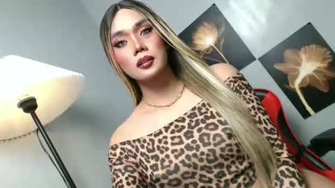 lovers moon22 online show from 11/25/25, 02:28