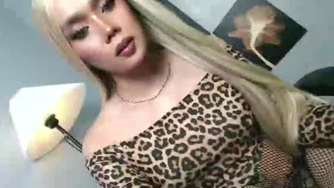 lovers moon22 online show from 04/19/26, 06:10