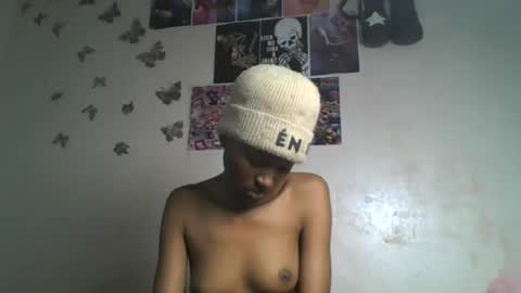 Snapshot of lovers_oncam chatting on 06/02/26, 01:13 RedJoy online show from 06/02/26, 01:13