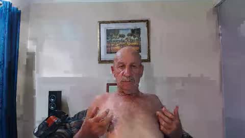 Lovesblackazz online show from 10/28/25, 10:41