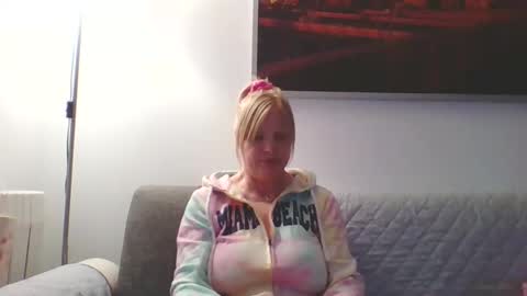 Marlyn online show from 10/09/25, 09:02