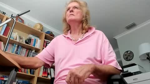 Snapshot of lovestylistwomen chatting on 12/09/24, 05:30 Michael online show from 12/09/24, 05:30