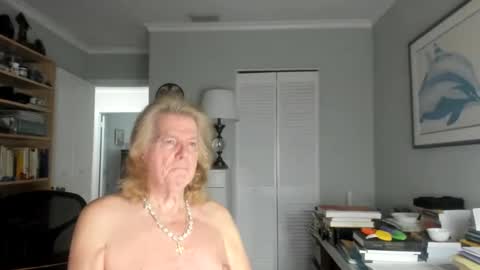 Snapshot of lovestylistwomen chatting on 12/30/24, 03:03 Michael online show from 12/30/24, 03:03