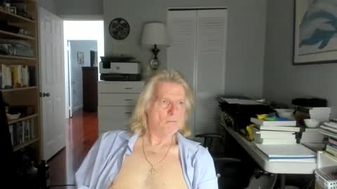 Snapshot of lovestylistwomen chatting on 04/03/26, 03:37 Michael online show from 04/03/26, 03:37