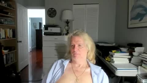 Snapshot of lovestylistwomen chatting on 04/05/26, 01:58 Michael online show from 04/05/26, 01:58