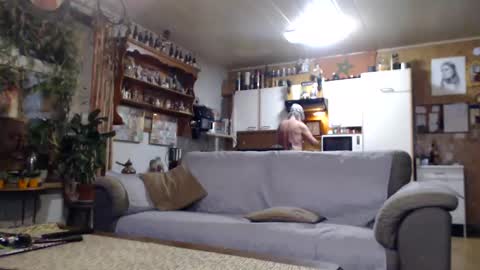 Snapshot of lovetobenaked10 chatting on 02/26/25, 06:00 aaron online show from 02/26/25, 06:00