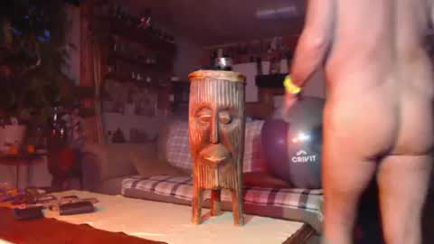 Snapshot of lovetobenaked10 chatting on 10/27/25, 05:06 aaron online show from 10/27/25, 05:06