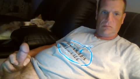 Snapshot of lovetocum37 chatting on 07/13/26, 01:52 lovetocum37 online show from 07/13/26, 01:52