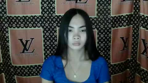 Snapshot of loving_rhean chatting on 12/15/25, 02:43 loving_rhean online show from 12/15/25, 02:43