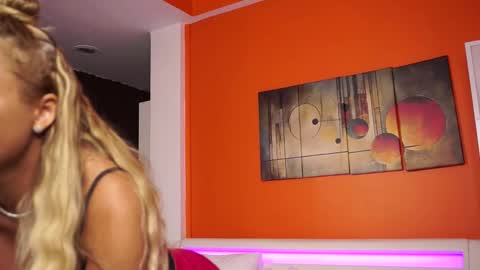 Nora online show from 12/01/25, 04:17