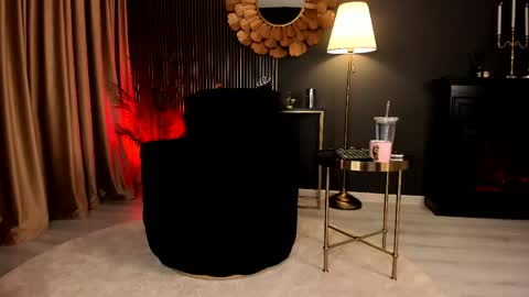 Nora online show from 04/19/26, 04:01