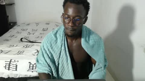 Lowmay palacios online show from 03/25/26, 04:24