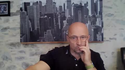 Snapshot of lrda49 chatting on 04/29/26, 07:45 Espigle online show from 04/29/26, 07:45