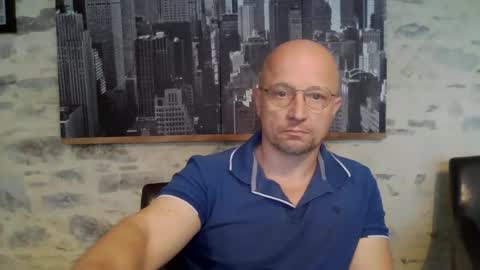 Snapshot of lrda49 chatting on 04/30/26, 06:20 Espigle online show from 04/30/26, 06:20
