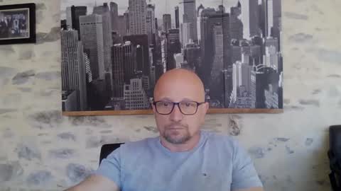 Snapshot of lrda49 chatting on 05/15/26, 07:59 Espigle online show from 05/15/26, 07:59