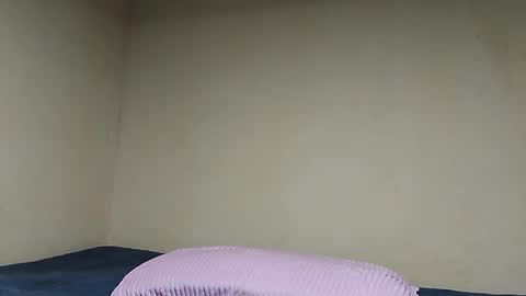 lu_lu21 online show from 02/05/25, 12:53