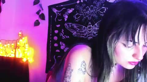 Snapshot of luaar_moon chatting on 07/01/26, 03:41 Jenn online show from 07/01/26, 03:41