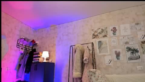 Snapshot of luafynova chatting on 11/11/25, 03:17 Ida online show from 11/11/25, 03:17