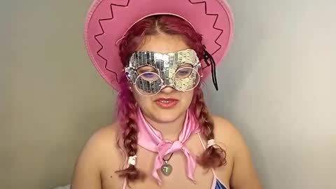 Snapshot of luana363 chatting on 12/19/24, 03:18 luana363 online show from 12/19/24, 03:18