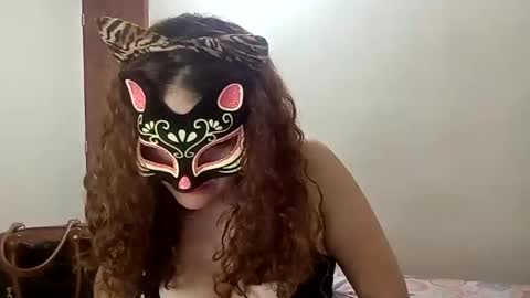 Snapshot of luana363 chatting on 02/11/25, 02:14 luana363 online show from 02/11/25, 02:14