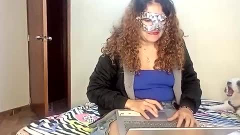 Snapshot of luana363 chatting on 09/22/25, 01:40 luana363 online show from 09/22/25, 01:40