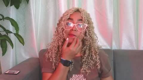 luana_curly online show from 04/20/26, 07:48