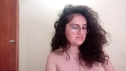 Snapshot of luanapowerful chatting on 07/12/26, 02:35 luanapowerful online show from 07/12/26, 02:35