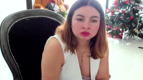 luara__01__lecat_1 online show from 12/18/25, 05:41