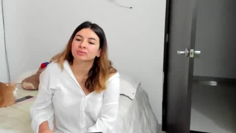 luara__01__lecat_1 online show from 02/20/26, 09:21