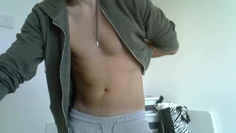 Snapshot of luca2828 chatting on 11/13/25, 08:57 luca2828 online show from 11/13/25, 08:57