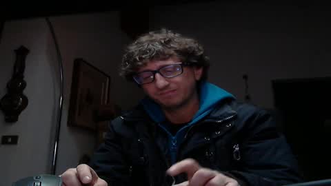 Snapshot of luca78_78 chatting on 11/15/25, 09:50 luca78 online show from 11/15/25, 09:50