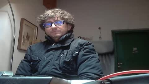 Snapshot of luca78_78 chatting on 11/23/25, 09:42 luca78 online show from 11/23/25, 09:42