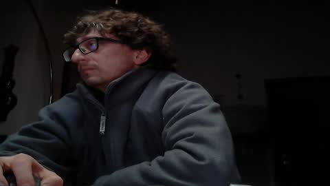 Snapshot of luca78_78 chatting on 12/21/25, 01:18 luca78 online show from 12/21/25, 01:18