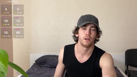 Snapshot of luca_syn chatting on 10/15/25, 10:37 Luca S online show from 10/15/25, 10:37