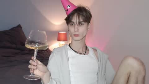 lucacharm online show from 01/19/25, 09:02