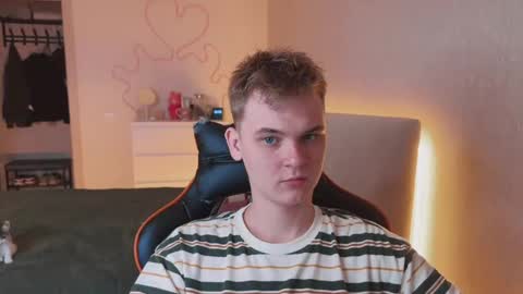 Lucas Gill online show from 09/15/25, 02:33