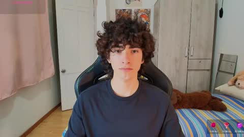 lucas_xo online show from 12/14/25, 01:11